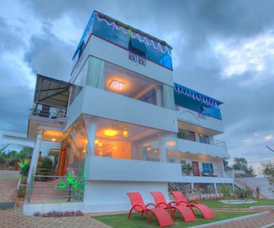 https://imgcld.yatra.com/ytimages/image/upload/t_hotel_yatra_city_desktop/v1416910462/Domestic Hotels/Hotels_Yelagiri/Belle Vue Castle/Overview1.jpg